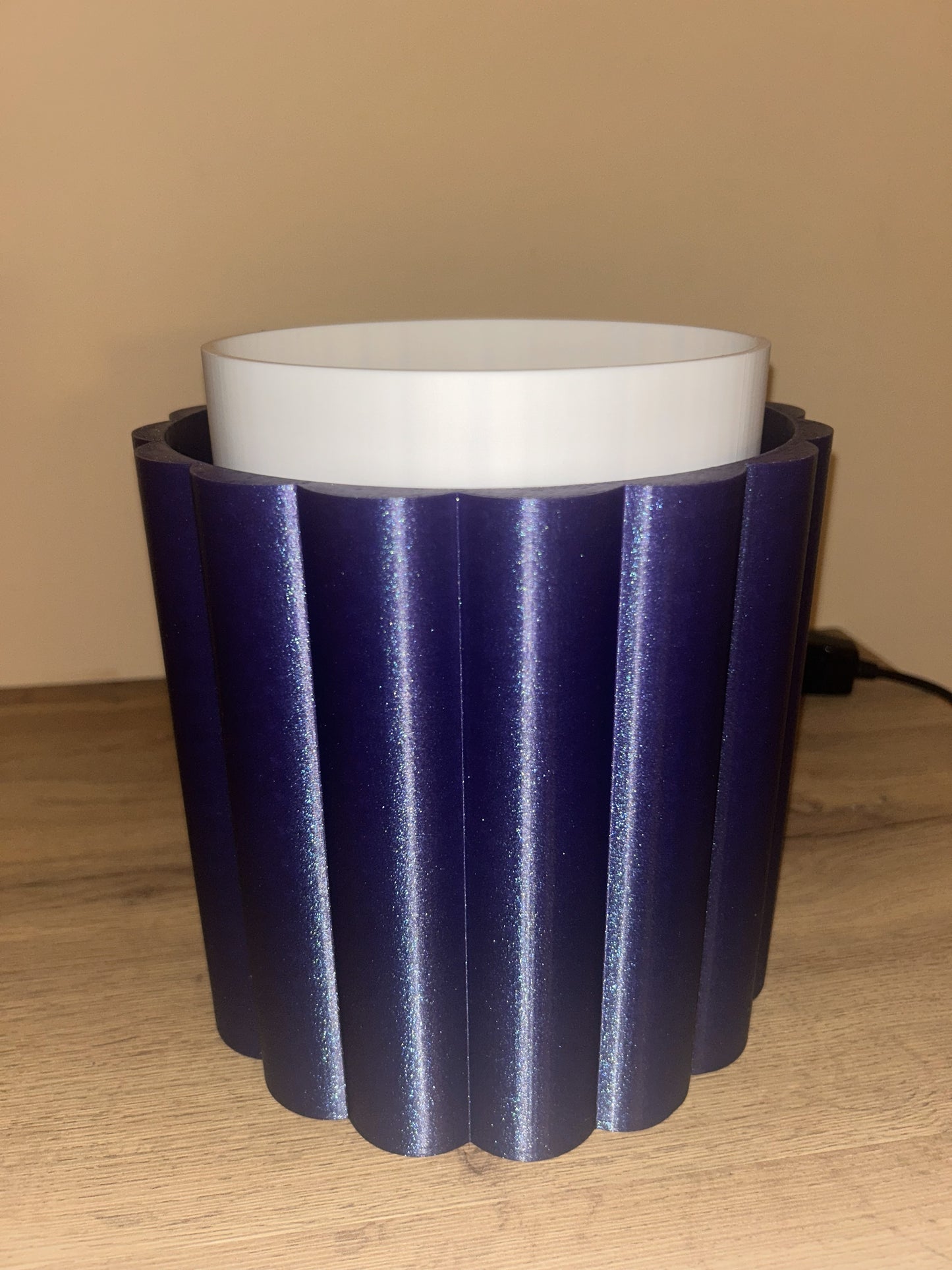 Dettaglio finitura vaso lampada in PLA stampato in 3D vista frontale