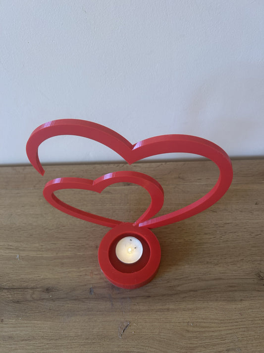 Vista dall’alto del portacandela a doppio cuore con candela tealight, decorazione San Valentino