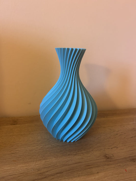 Dettaglio vaso Bomboniera in PLA stampato in 3D, texture a spirale e finitura pulita, senza fiori
