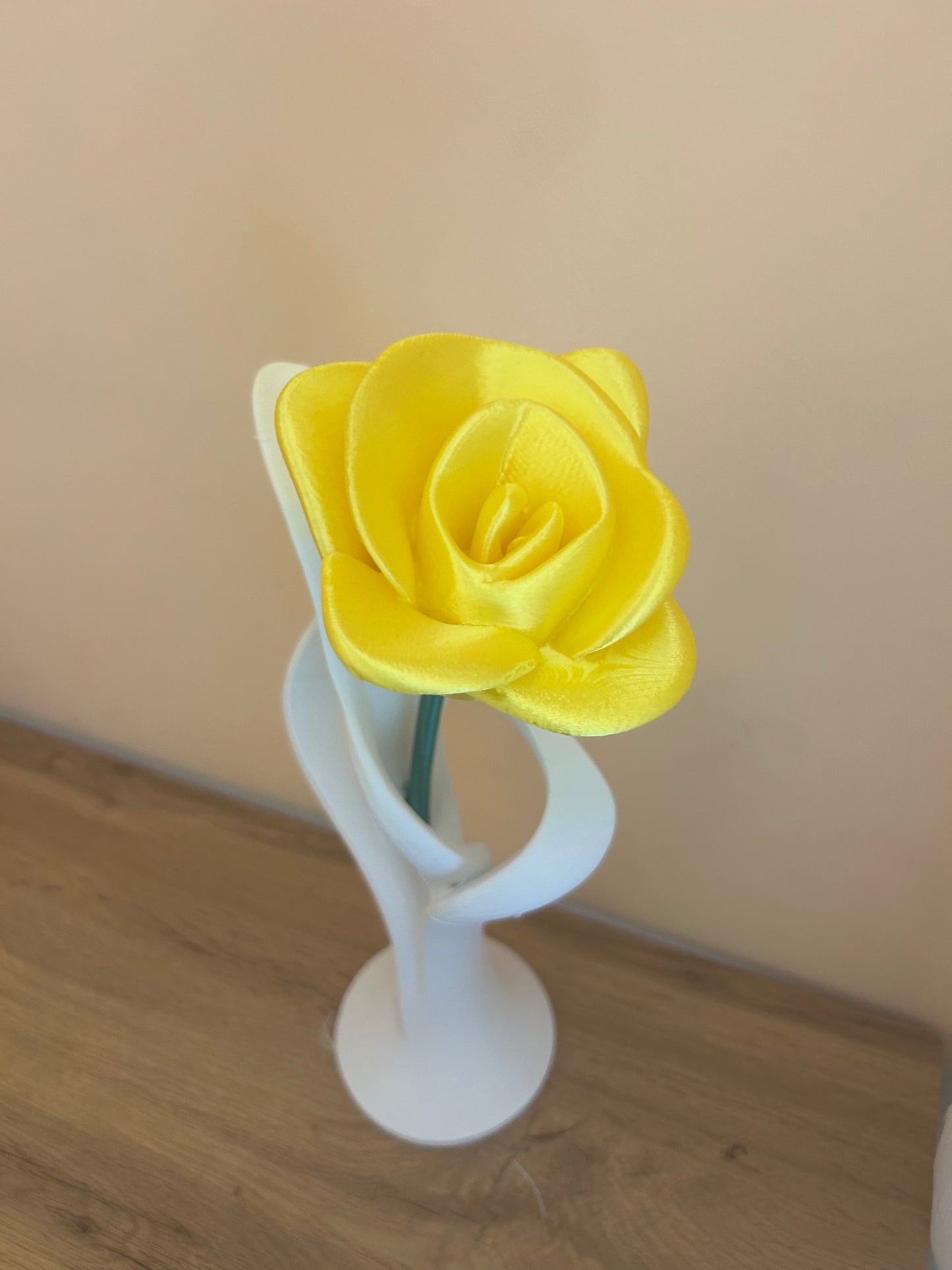 Fiore decorativo 3D realizzato in PLA ecologico con design intrecciato