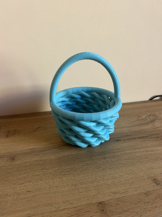 Cestino della Vigilia decorativo in PLA stampato in 3D con lavorazione intrecciata, vista frontale