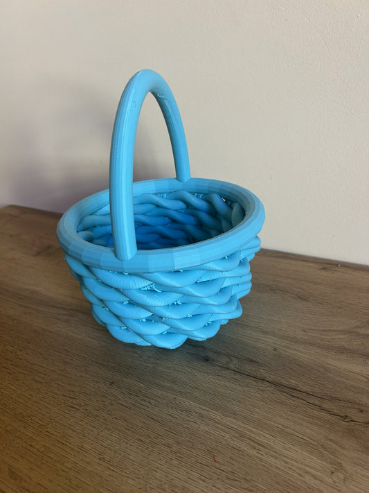 Dettaglio laterale del Cestino della Vigilia in PLA con design intrecciato e finitura artigianale