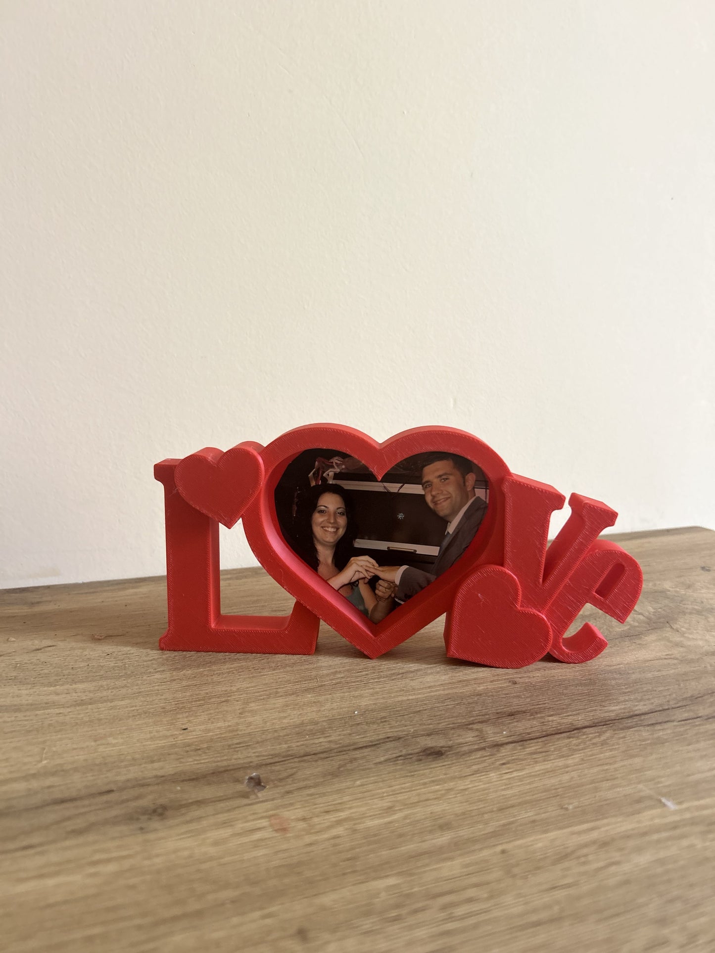 Cornice LOVE portafoto romantico stampato in 3D in PLA vista frontale
