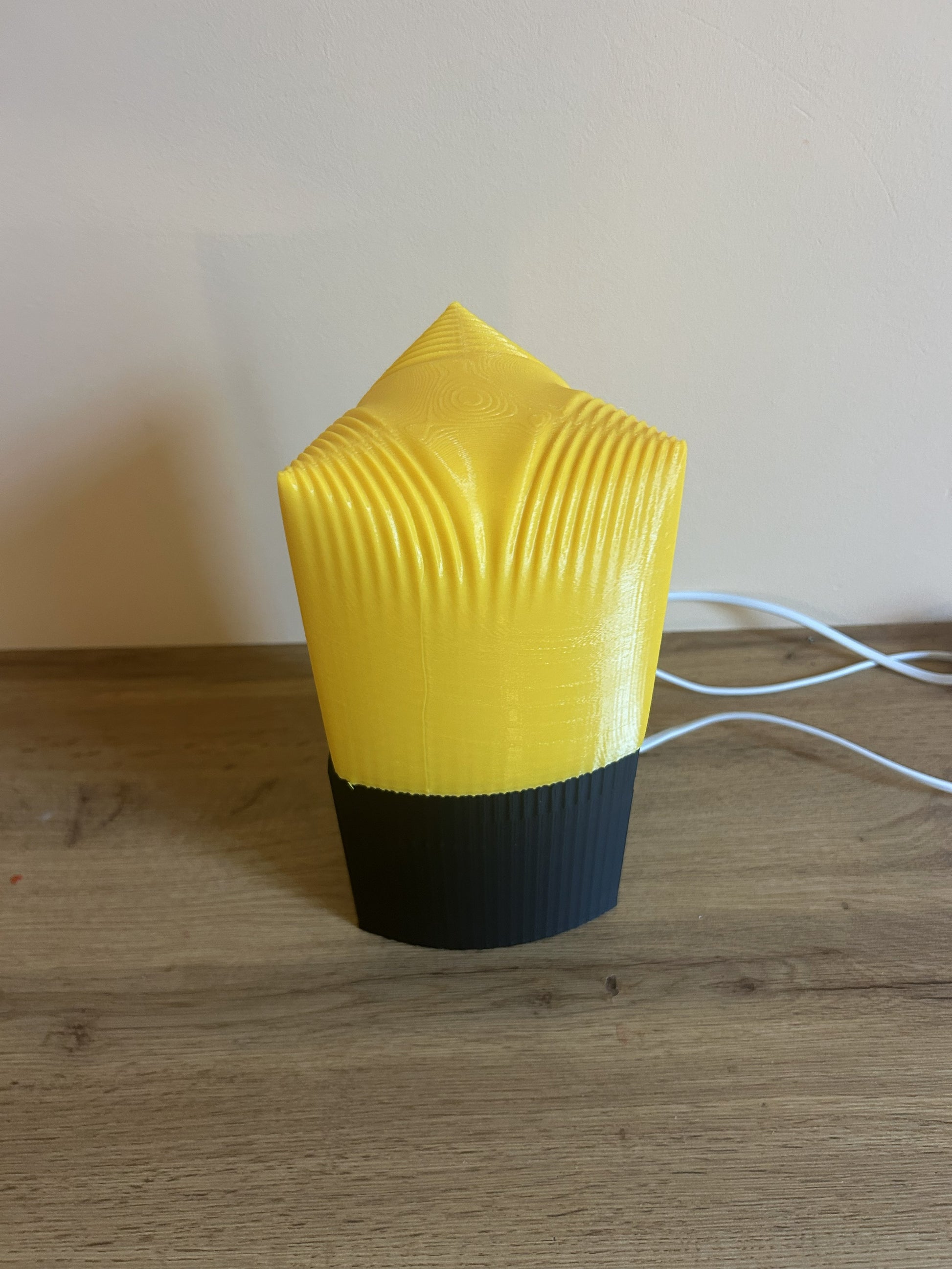 Dettaglio superiore della Lampada Lago Pogradec stampata in 3D in PLA