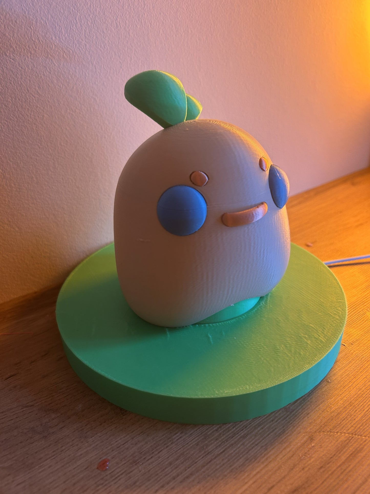 Lampada Patatina Gioiosa stampata in 3D vista laterale