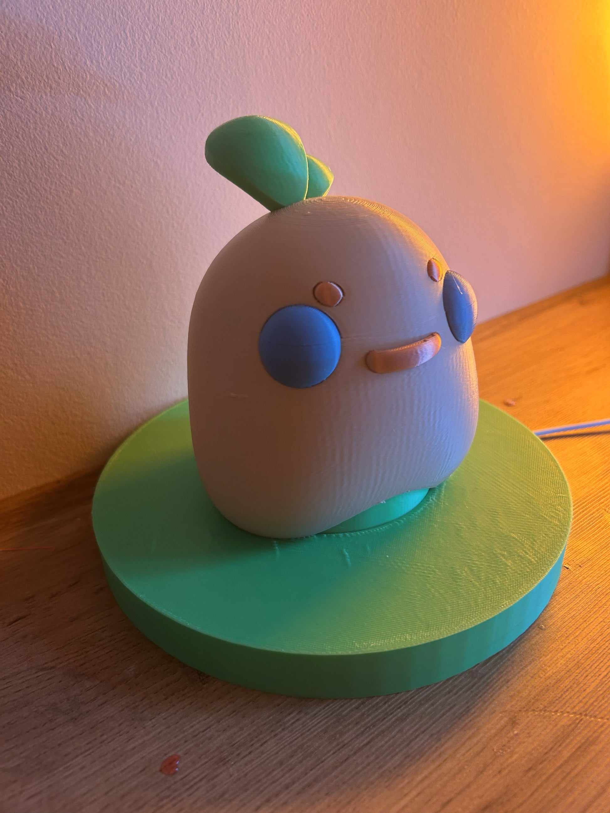 Lampada Patatina Gioiosa stampata in 3D vista laterale