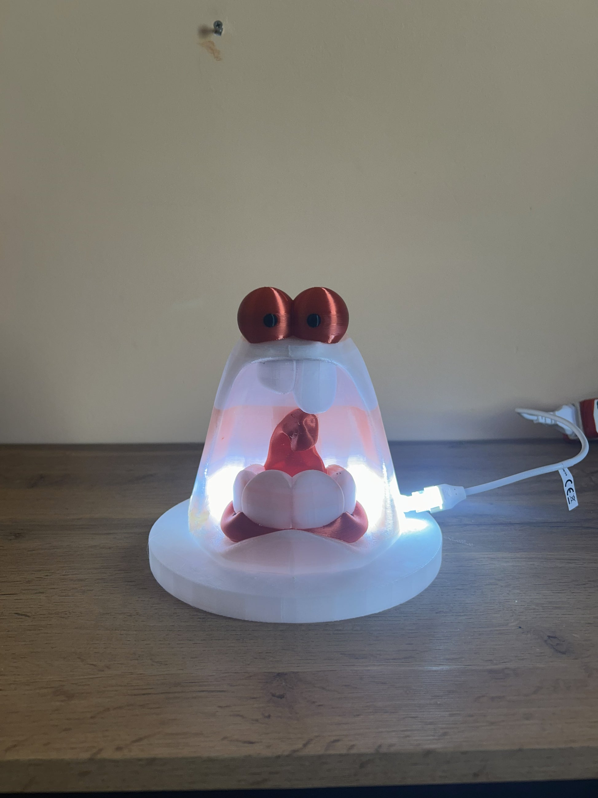 Lampada Paurosa accesa con illuminazione LED, luce decorativa soffusa per arredamento creativo