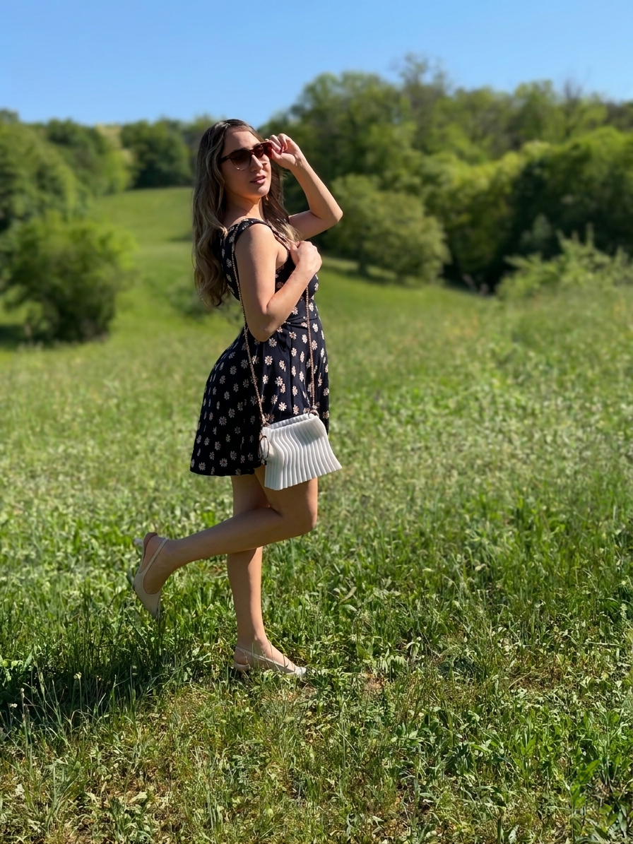 borsa Urban Pearl abbinata a vestito estivo look elegante e moderno
