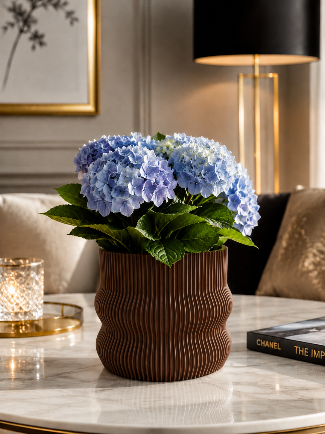 Elegant brown 3D printed planter crafted from premium PETG with a sophisticated ribbed design. Decorative indoor plant pot featuring lush blue hydrangeas, perfect for luxury home décor, modern living rooms, Scandinavian interiors, office styling, designer spaces, minimalist home decoration and contemporary interior design. Expertly designed and proudly made in Italy.