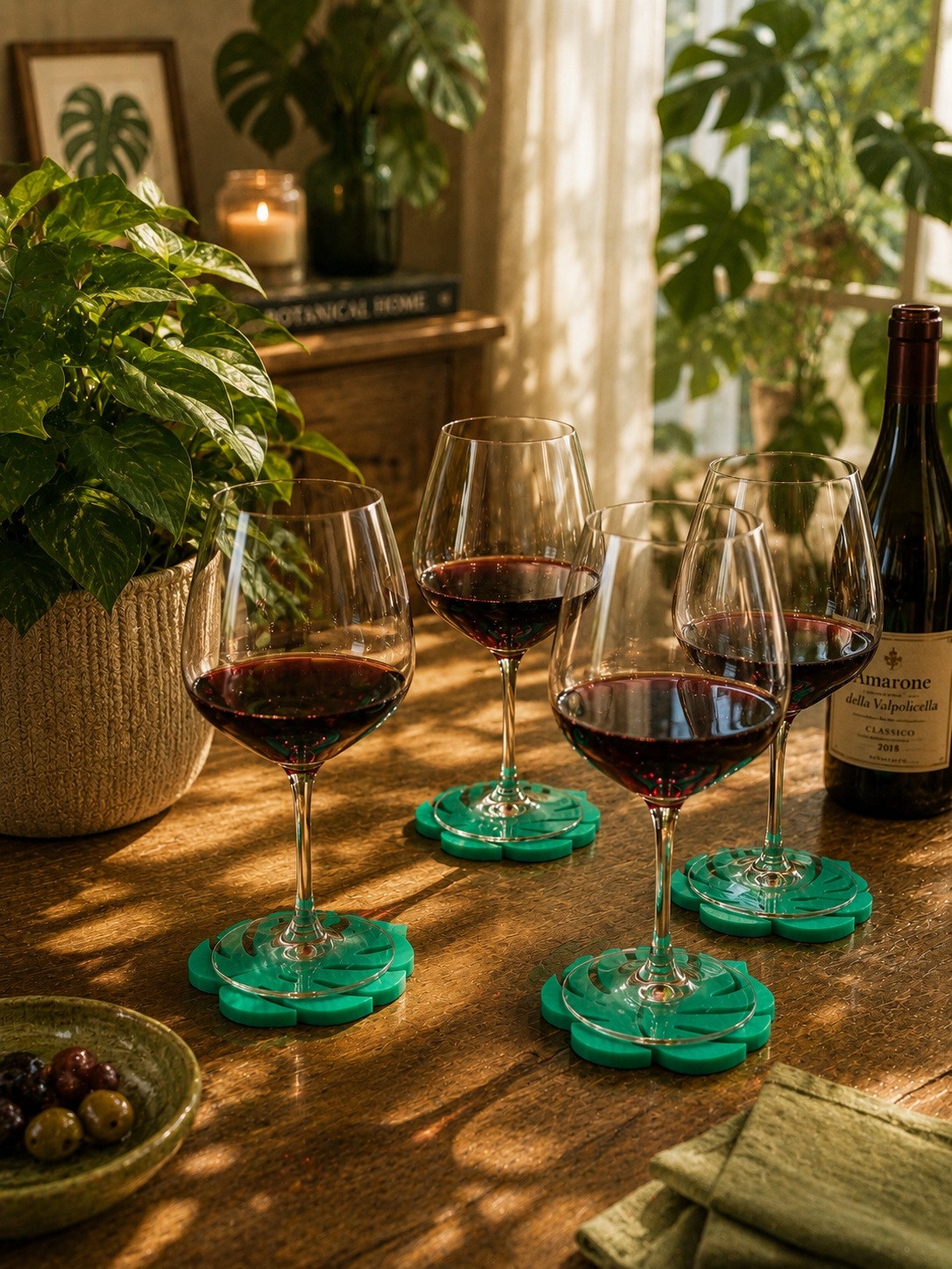 Premium Monstera leaf coasters designed for wine glasses, cocktails, coffee mugs and everyday drinks. Modern botanical table decor that combines elegance, functionality and nature-inspired style for kitchens, dining rooms and living spaces.