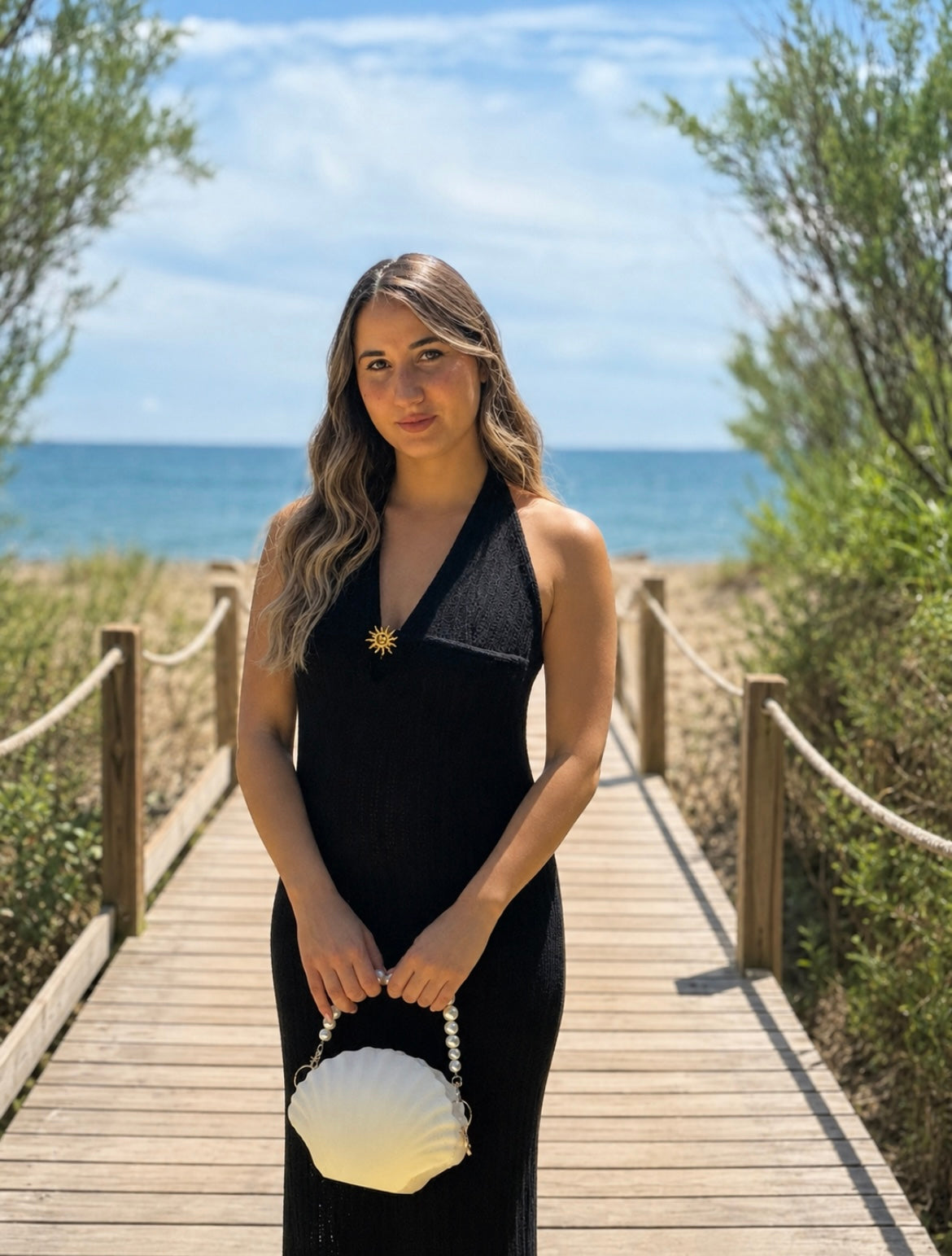 Fashion Model Holding White Pearl Shell Handbag, Elegant Women's Summer Purse for Beach Vacation and Luxury Resort Wear