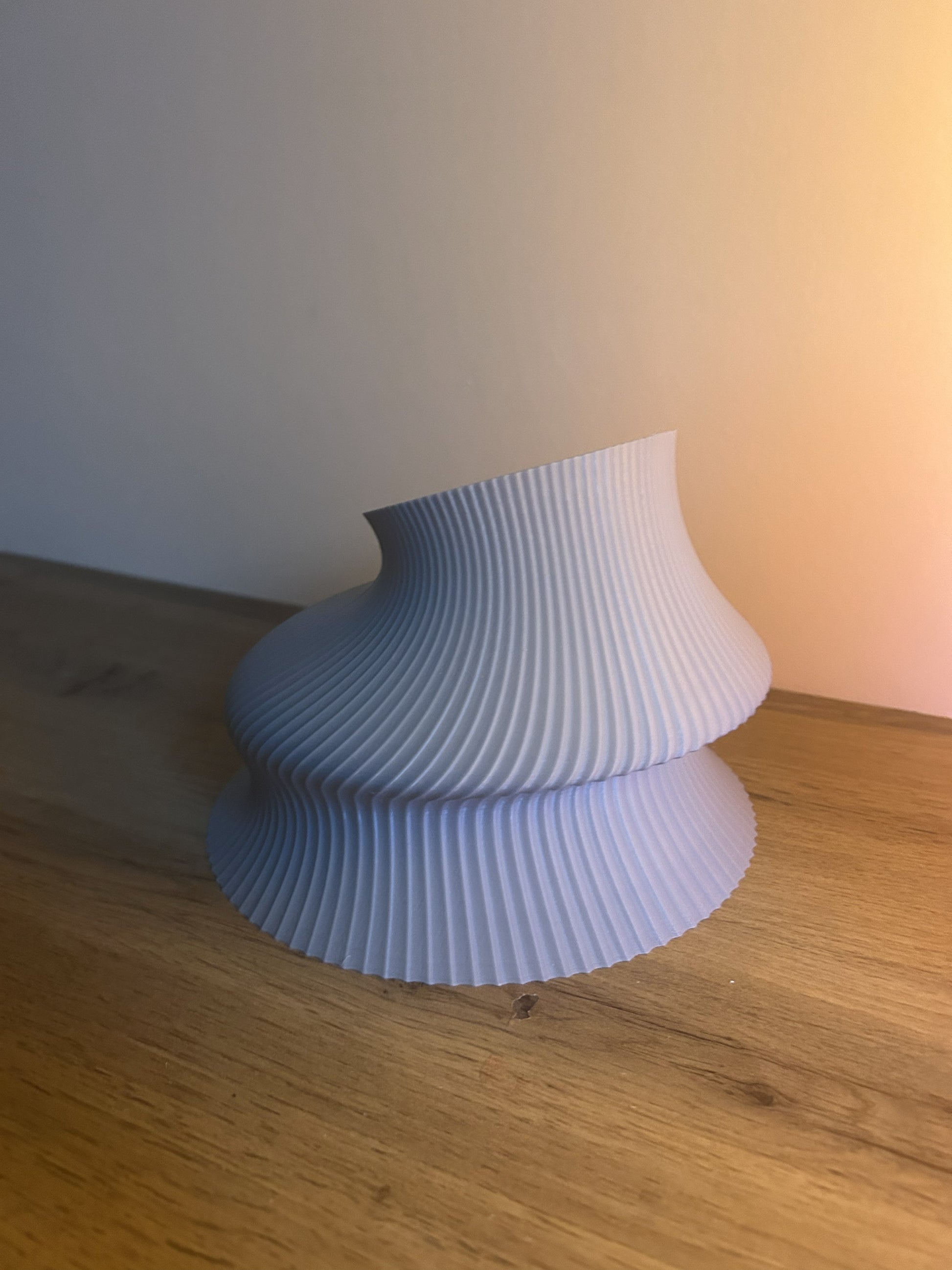 Vaso Abbuffato in PLA stampato in 3D con design scultoreo moderno