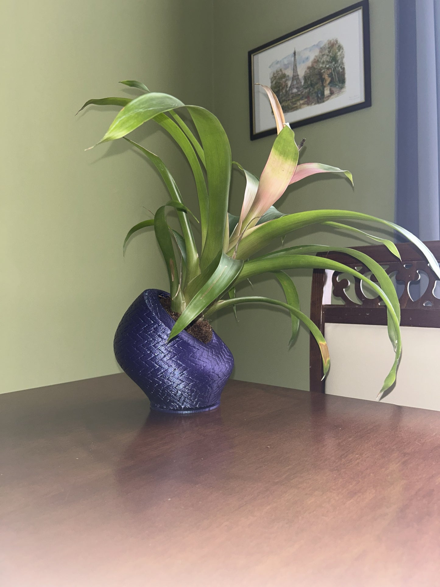 Vaso Antico 3D in PLA sul tavolo– vaso decorativo moderno, stampa 3D