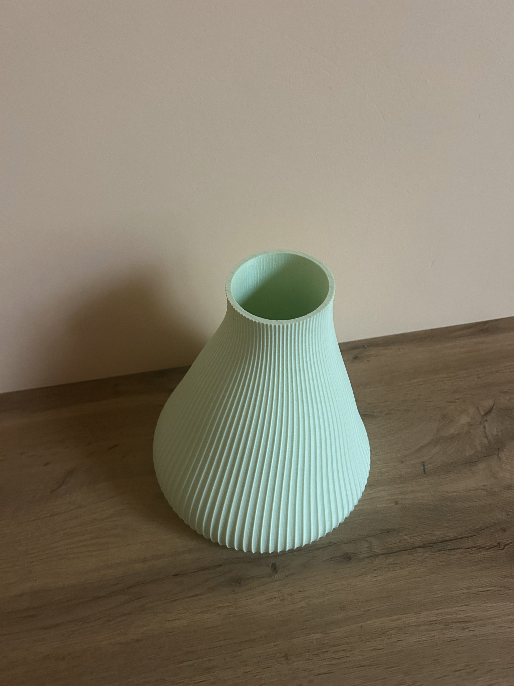 Dettaglio dall’alto del Vaso Avioni in PLA stampato in 3D, vaso di design moderno per arredo casa