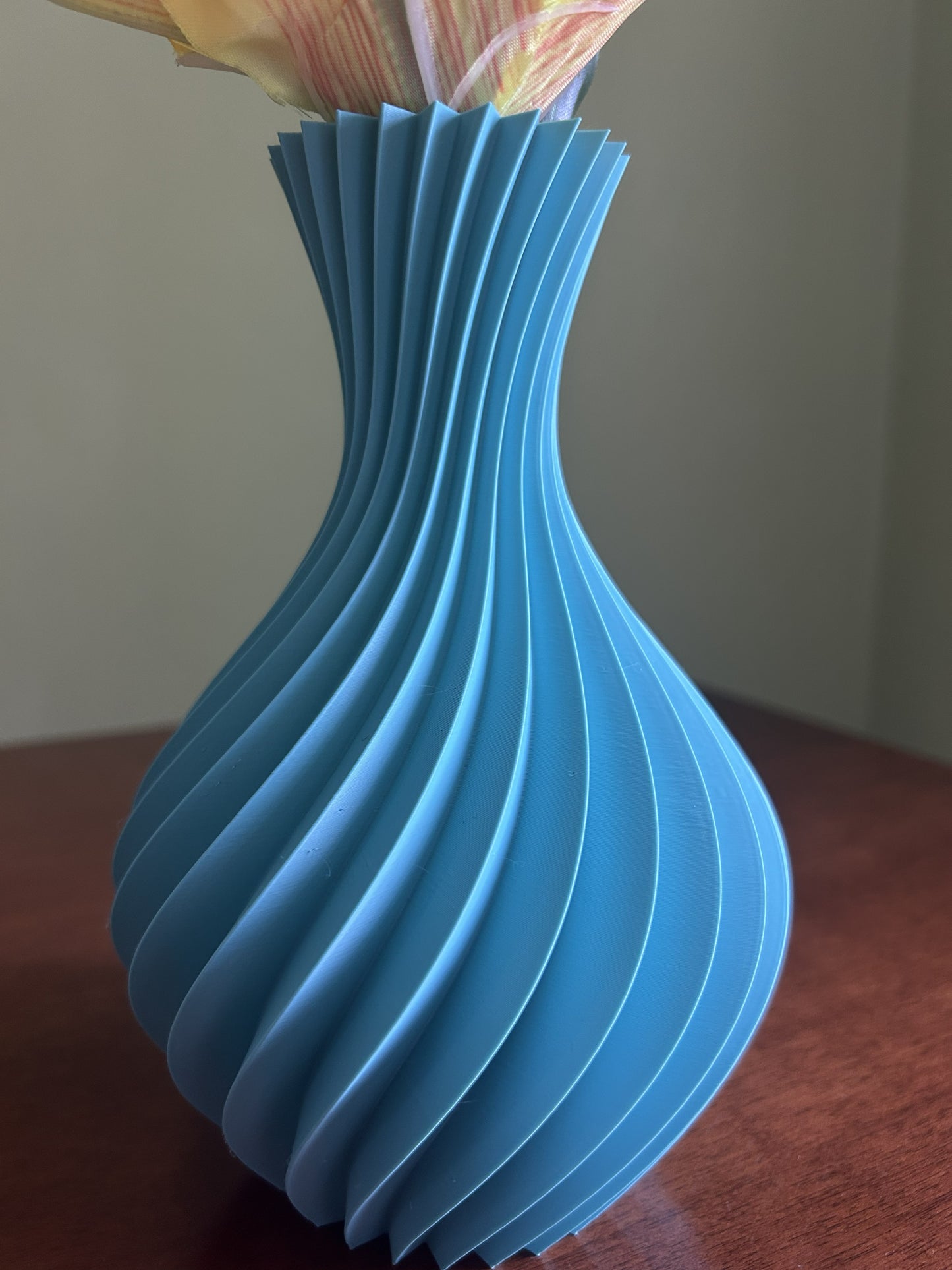 Vaso Bomboniera decorativo in PLA stampato in 3D in ambiente domestico, stile moderno