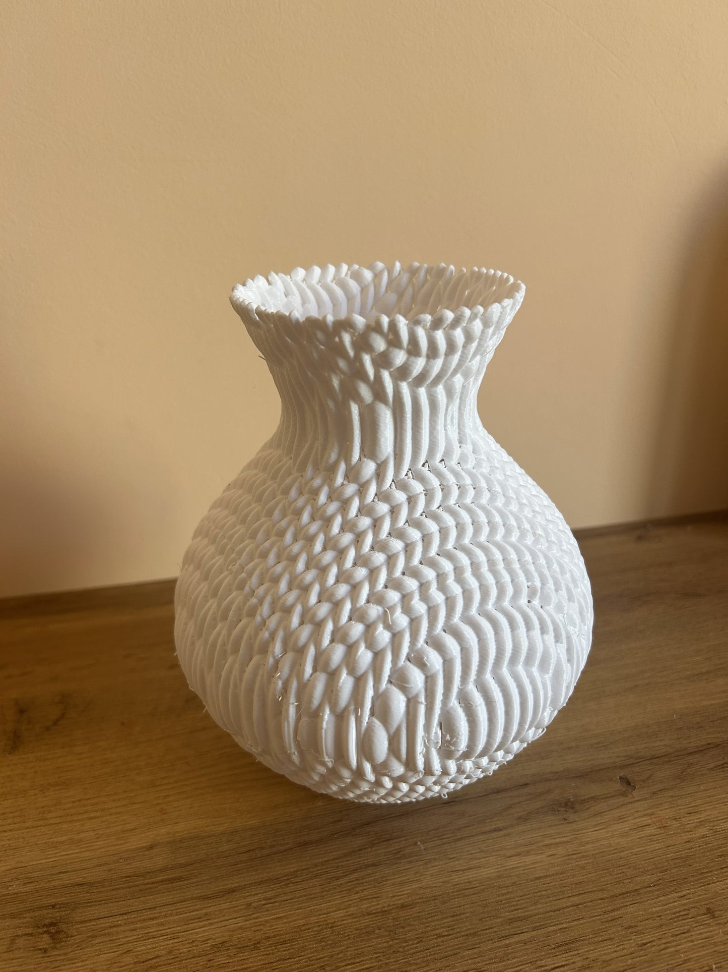 Vaso Campagnolo 3D in PLA bianco, vaso decorativo di design vista frontale