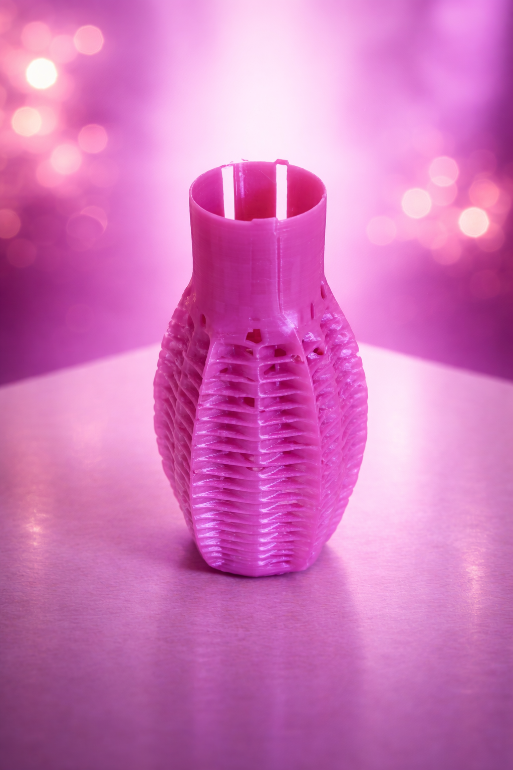 vaso voronoi dettaglio struttura aperta effetto luce e ombre decorazione moderna