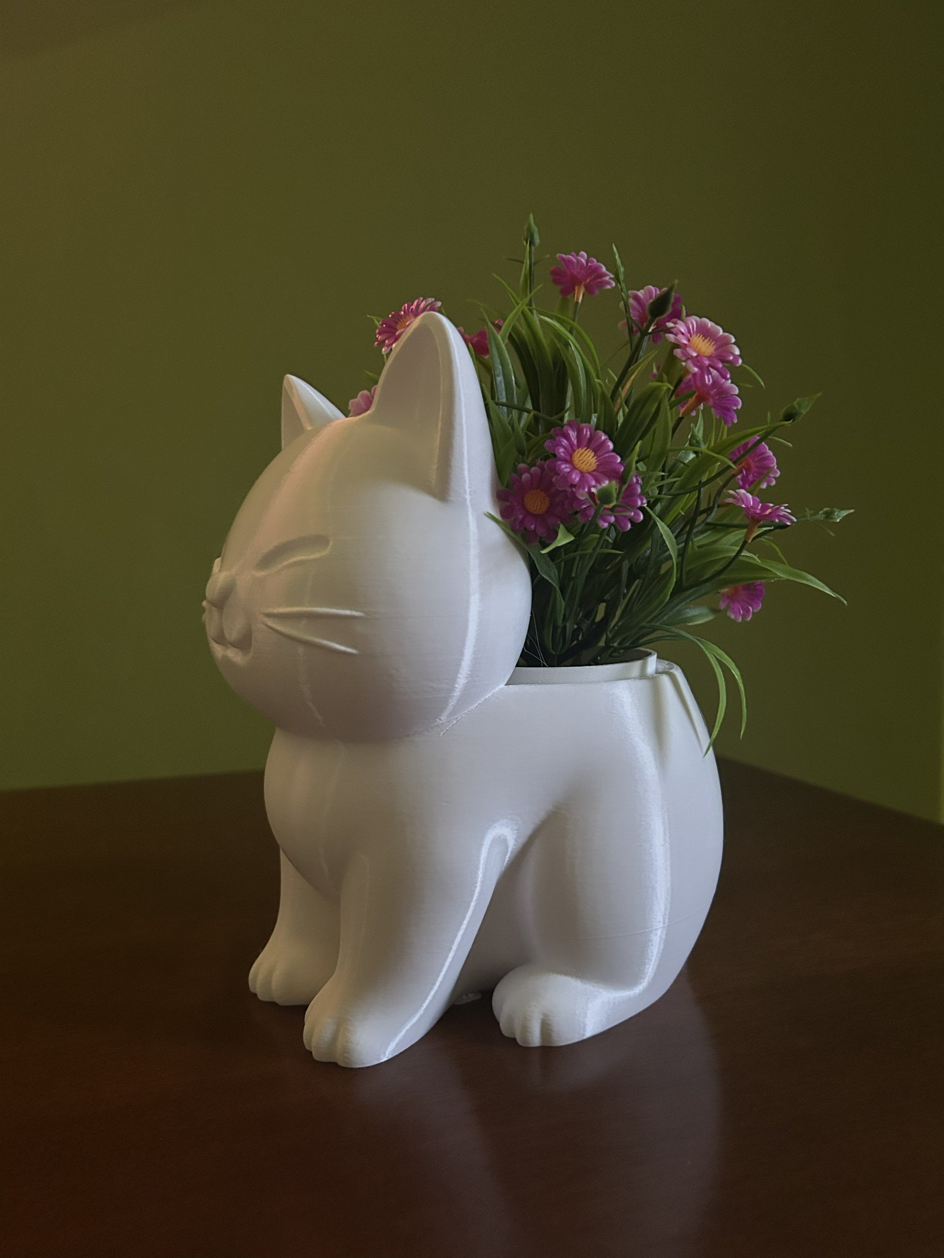 Vaso a Gatto decorativo stampato in 3D in PLA con fiori, vista laterale