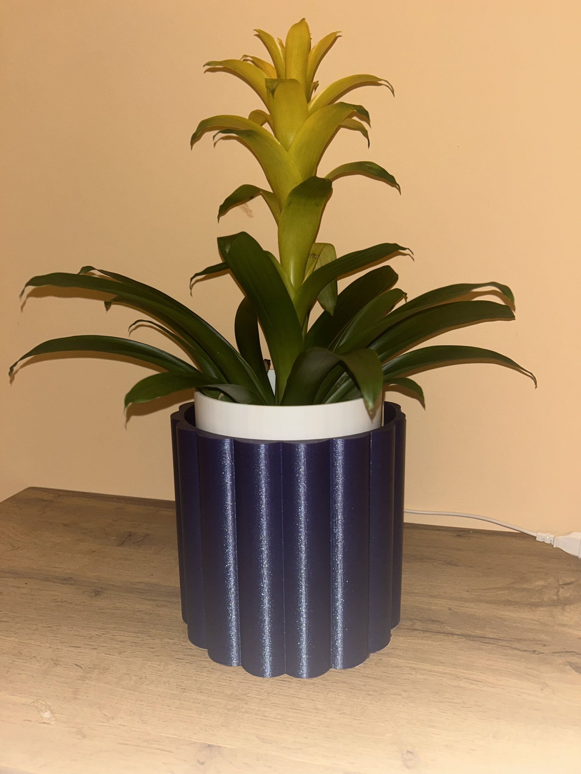 Vaso lampada stampato in 3D in PLA con illuminazione LED frontale