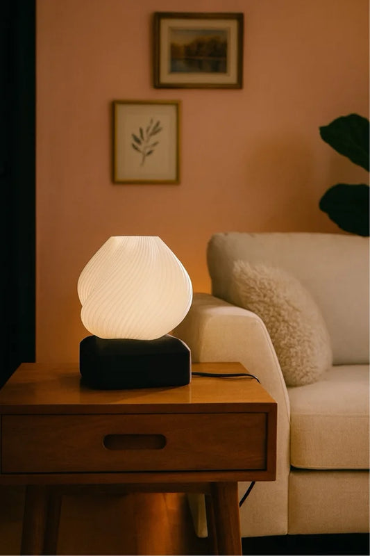 Lampada moderna bianca e nera stampata in 3D – design elegante per camera da letto