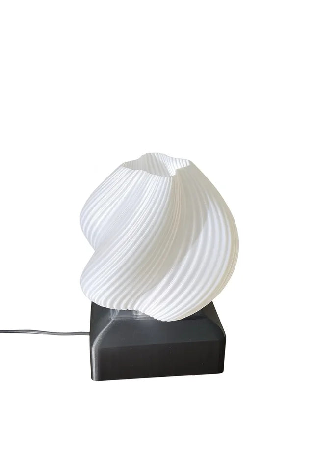 Lampada moderna bianca e nera stampata in 3D in plastica