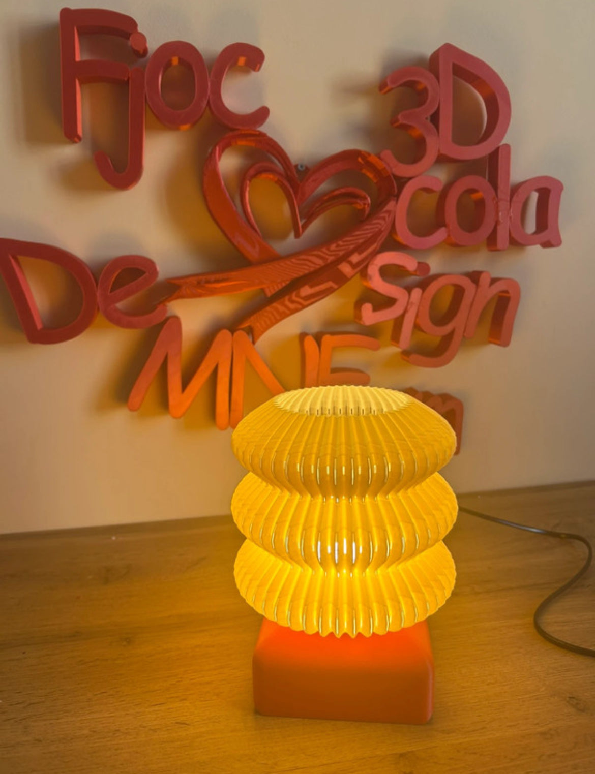 Lampada Nuvolosa a coste  accesa  stampata in 3D in PLA