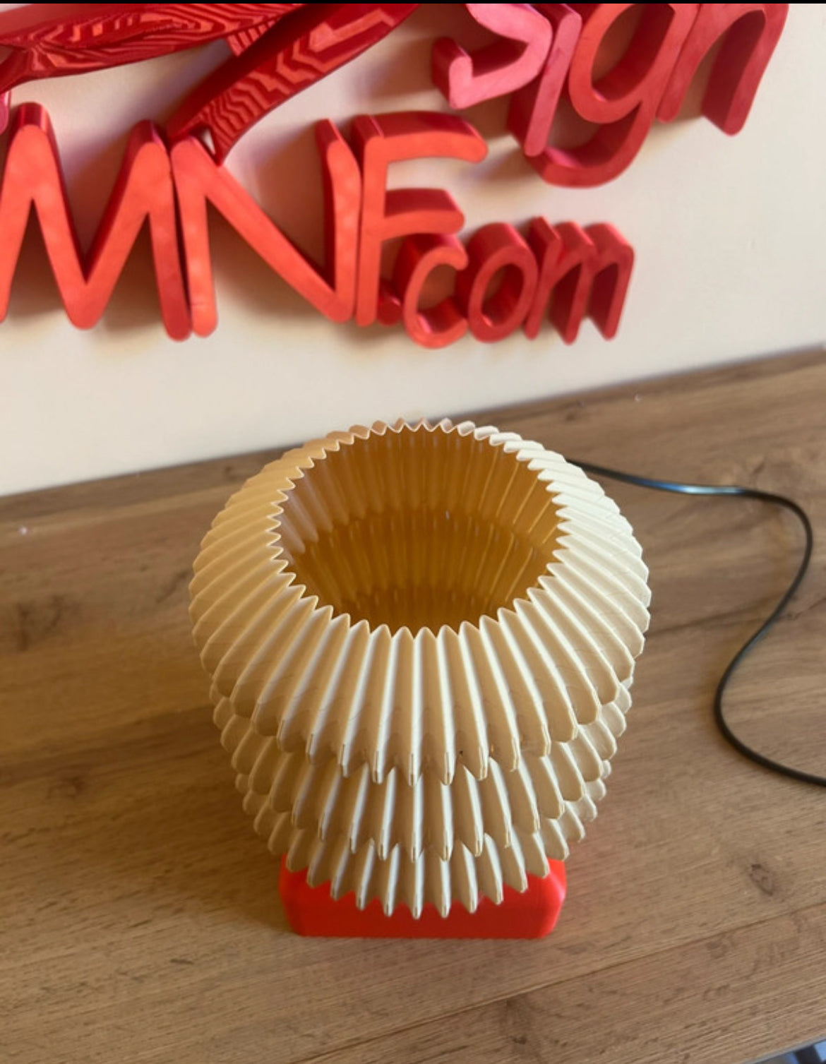 Lampada Nuvolosa a coste stampata in 3D in PLA dal design moderno