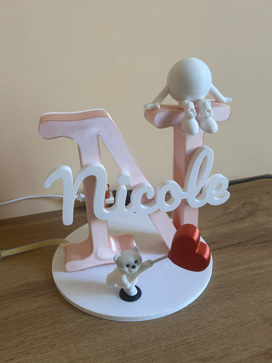 Lampada personalizzata con nome e lettera decorativa stampata in 3D in PLA