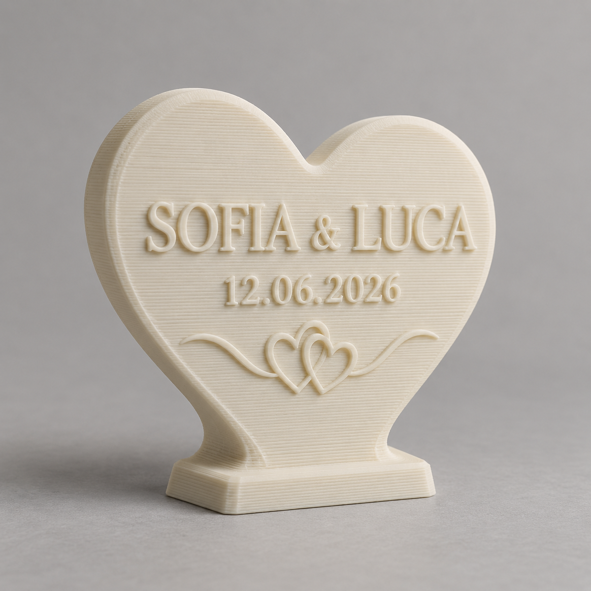 Cuore con nomi e data: esempio illustrativo di personalizzazione