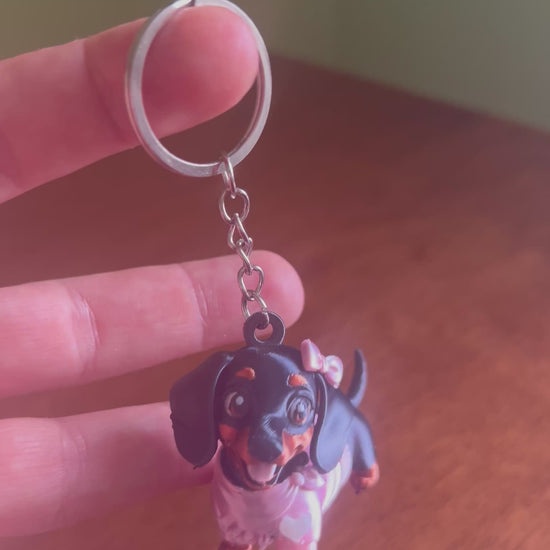 Discover our adorable Dachshund Keychain, a unique 3D printed accessory crafted in premium PLA Silk. Perfect for dog lovers, dachshund owners and pet enthusiasts. Lightweight, customizable and handmade with attention to detail, this cute dog keychain makes an ideal gift for birthdays, Christmas, Mother's Day, Father's Day and special occasions. A must-have accessory for keys, handbags, backpacks and everyday carry.