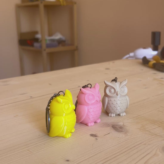 Adorable owl keychain handcrafted with 3D printing technology, colorful PETG accessory, unique gift idea, cute handmade keyring and modern designer gift