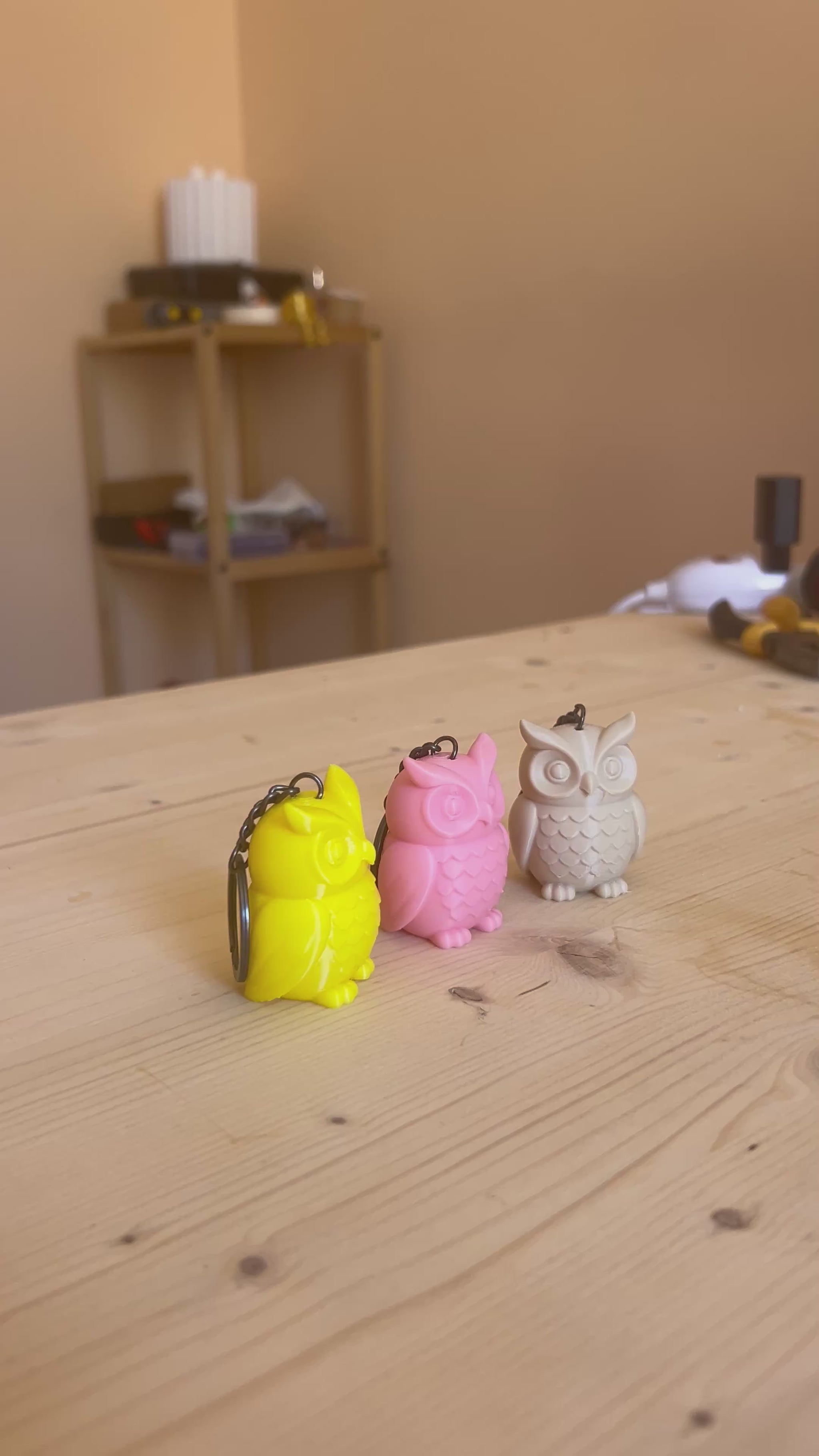 Adorable owl keychain handcrafted with 3D printing technology, colorful PETG accessory, unique gift idea, cute handmade keyring and modern designer gift