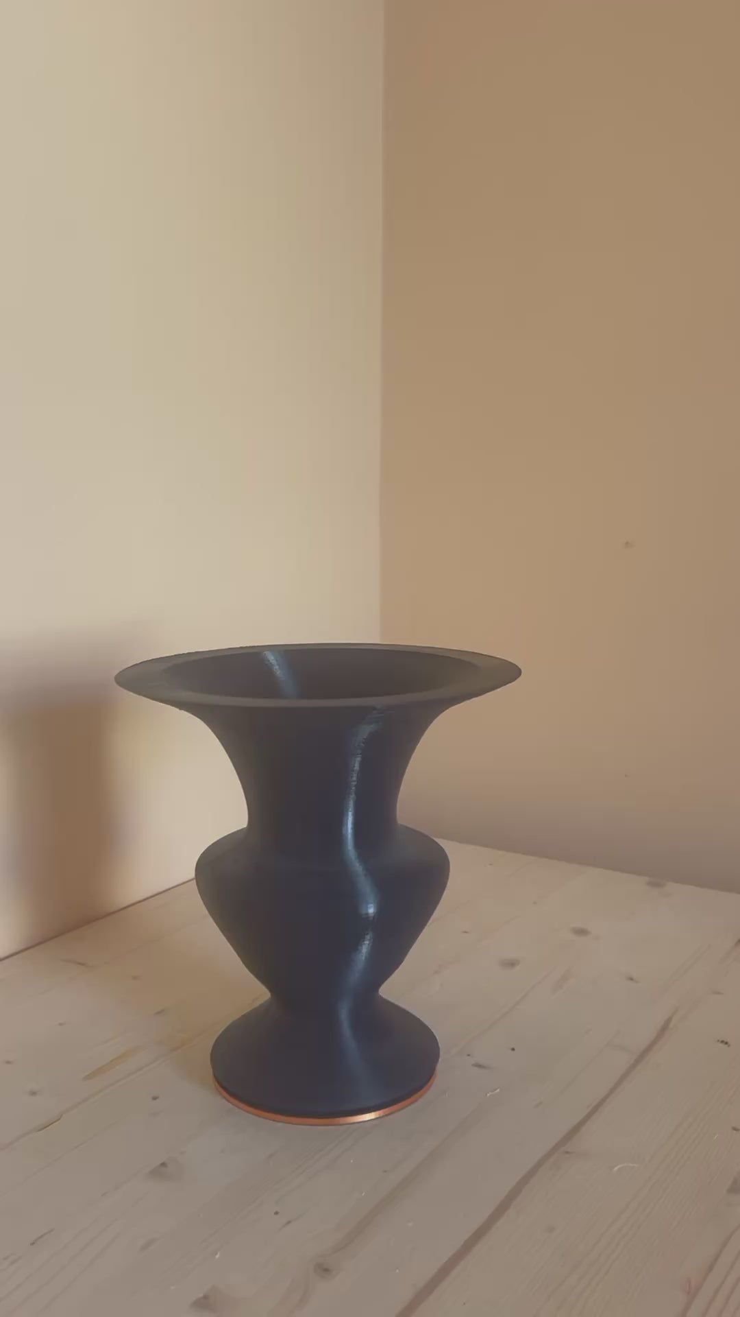 Vaso di Natale moderno per decorazioni natalizie eleganti video dimostrativo