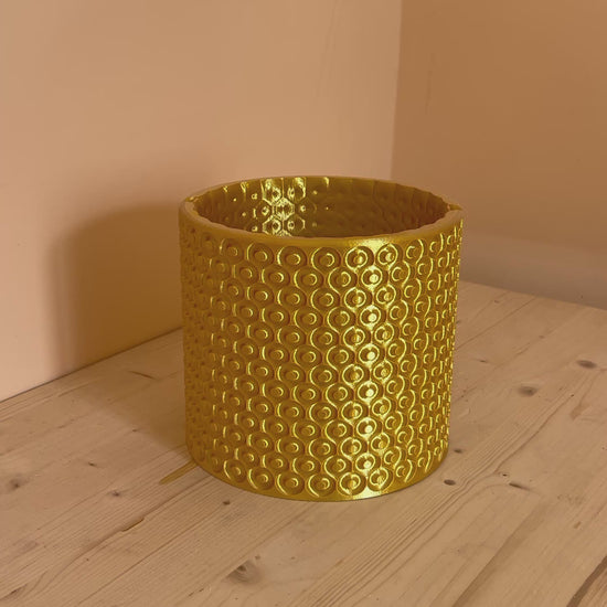 Vaso decorativo moderno dorato tondo stampato in 3D – video dimostrativo