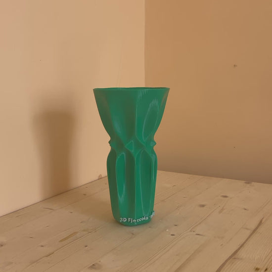Vaso Grazia 3D in prospettiva – complemento d’arredo moderno Made in Italy video dimostrativo