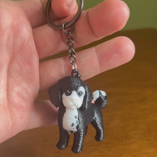 Watch the premium Cavapoo dog keychain handcrafted with advanced 3D printing technology using PLA Silk. A unique handmade accessory for keys, backpacks and dog lovers, perfect as a thoughtful gift for every pet enthusiast.