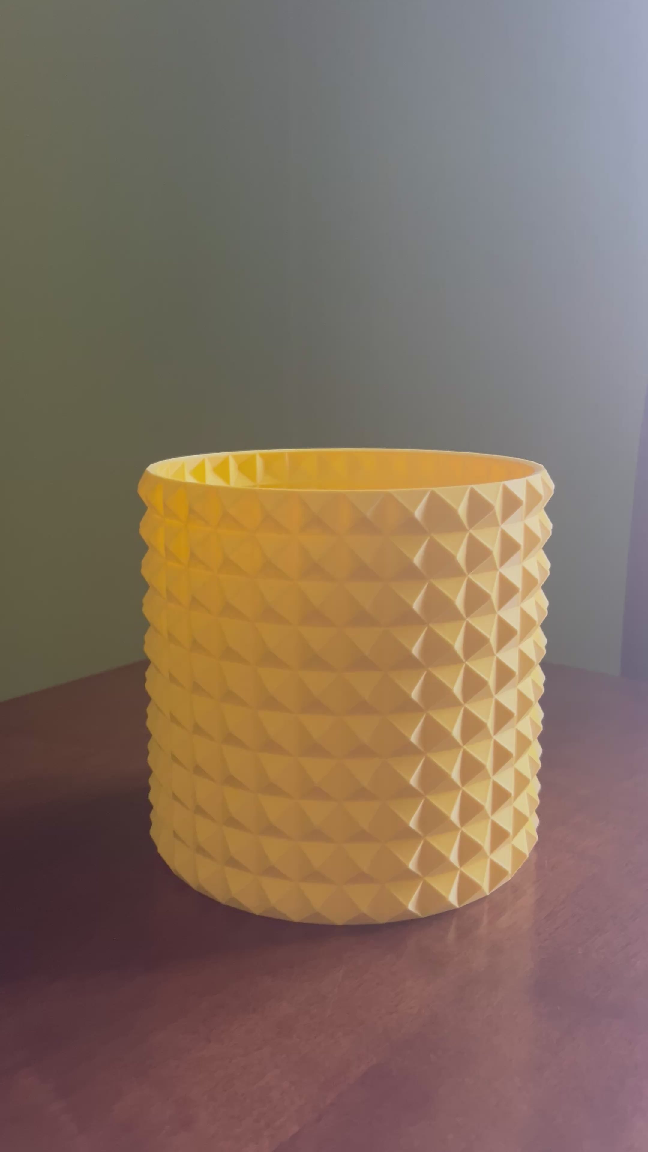 Modern decorative planter video featuring premium 3D printed geometric flower pot for indoor plants, home decoration and contemporary interior design.