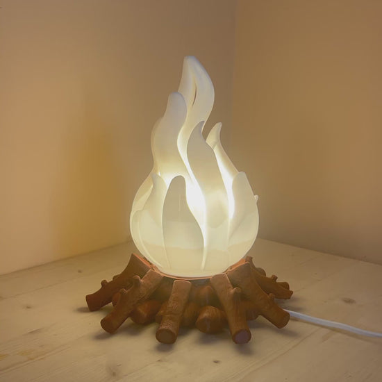Fuoco Magico – Lampada da Tavolo Design Fiamma Decorativa video dimostrativo