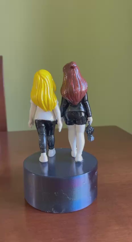 Your Love, in Miniature ❤️
Personalized 3D couple figurines from your photos.