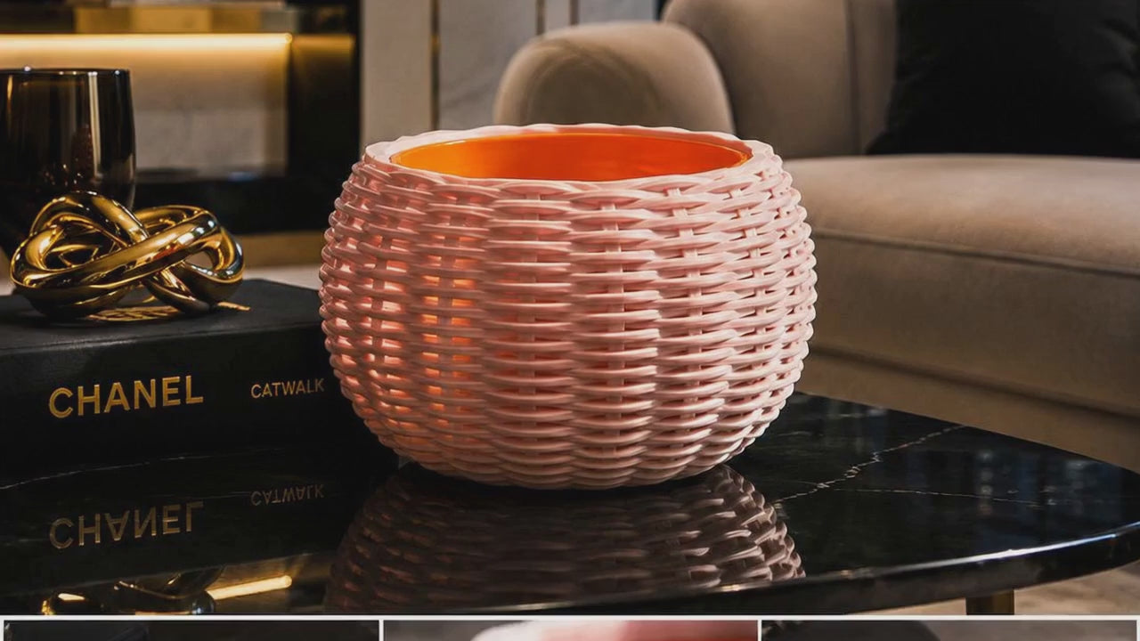 Discover a modern decorative planter created to make indoor greenery stand out. From its distinctive textured exterior to its practical inner container, every detail is designed to bring character, elegance and contemporary style to your space.