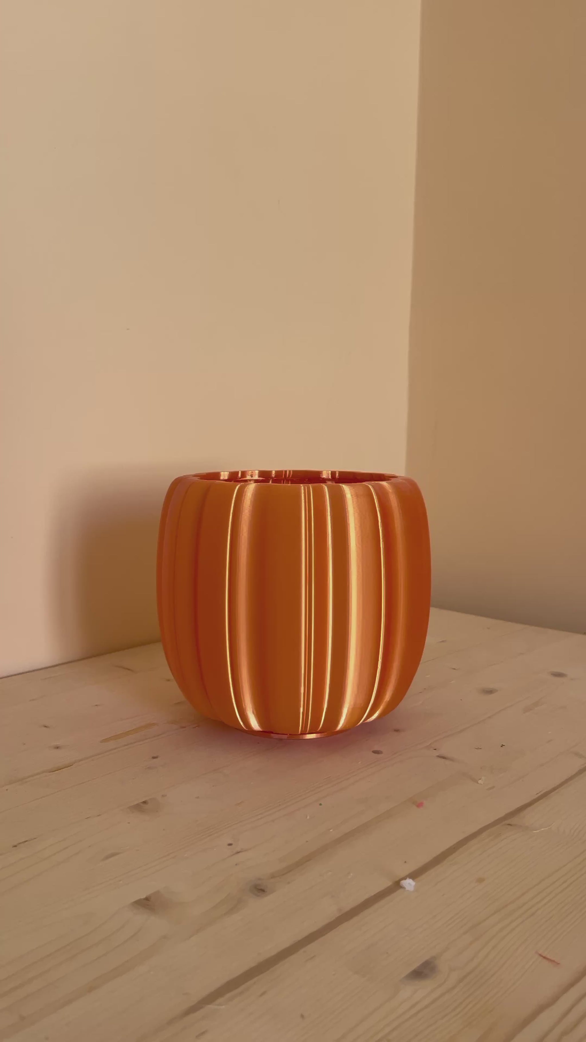 Dettaglio del vaso 3D stampato in PETG ecologico video dimostrativo