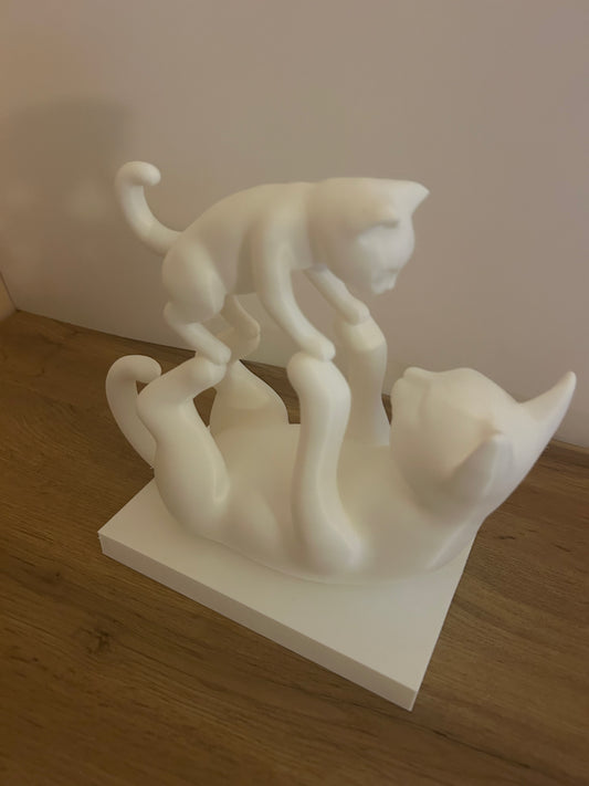 Scultura 3D mamma gatto e gattino che giocano – vista frontale