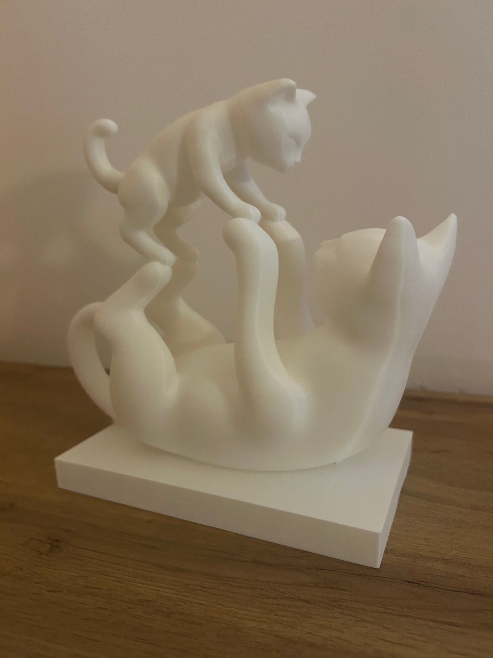 Statua mamma gatto e gattino di design artigianale – vista completa