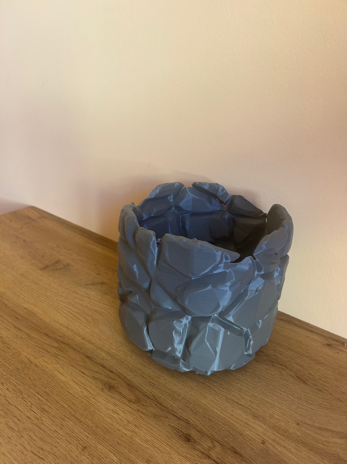 Vaso decorativo in PLA effetto pietra, vista laterale