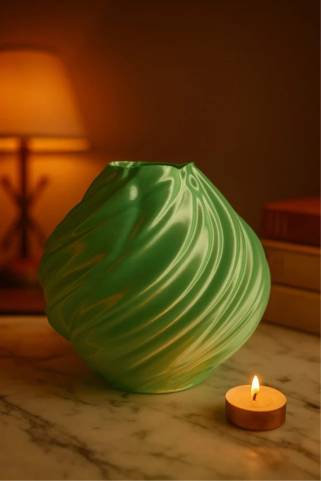 Vaso decorativo verde dal design contemporaneo, stampato in 3D, ideale per arredare casa e ufficio