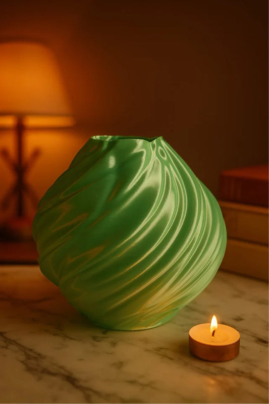 Vaso decorativo verde dal design contemporaneo, stampato in 3D, ideale per arredare casa e ufficio