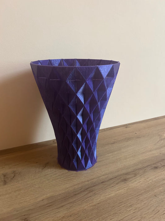 Vaso Luce Prisma 3D – vaso moderno in stampa 3D con effetto luce