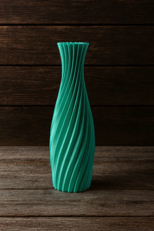 Vaso lungo verde con cuore rosso stampato in 3D – vista prodotto