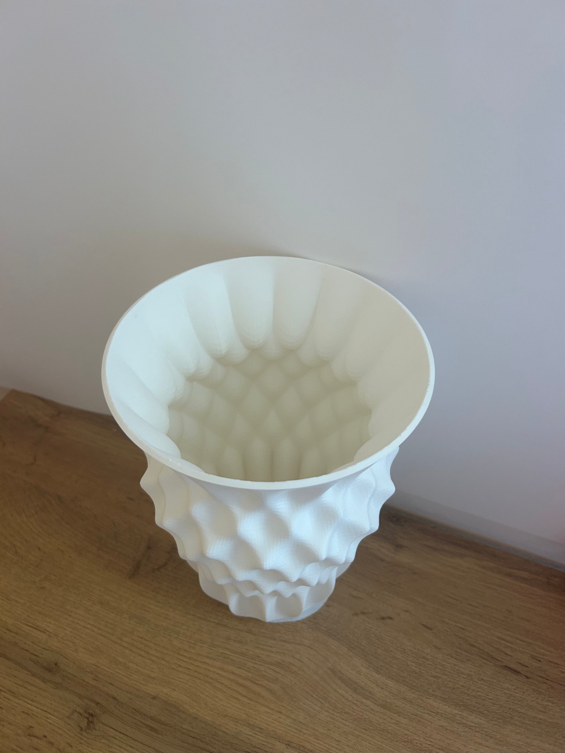 Vista dall’alto del Vaso 3D Narciso – complemento d’arredo artigianale