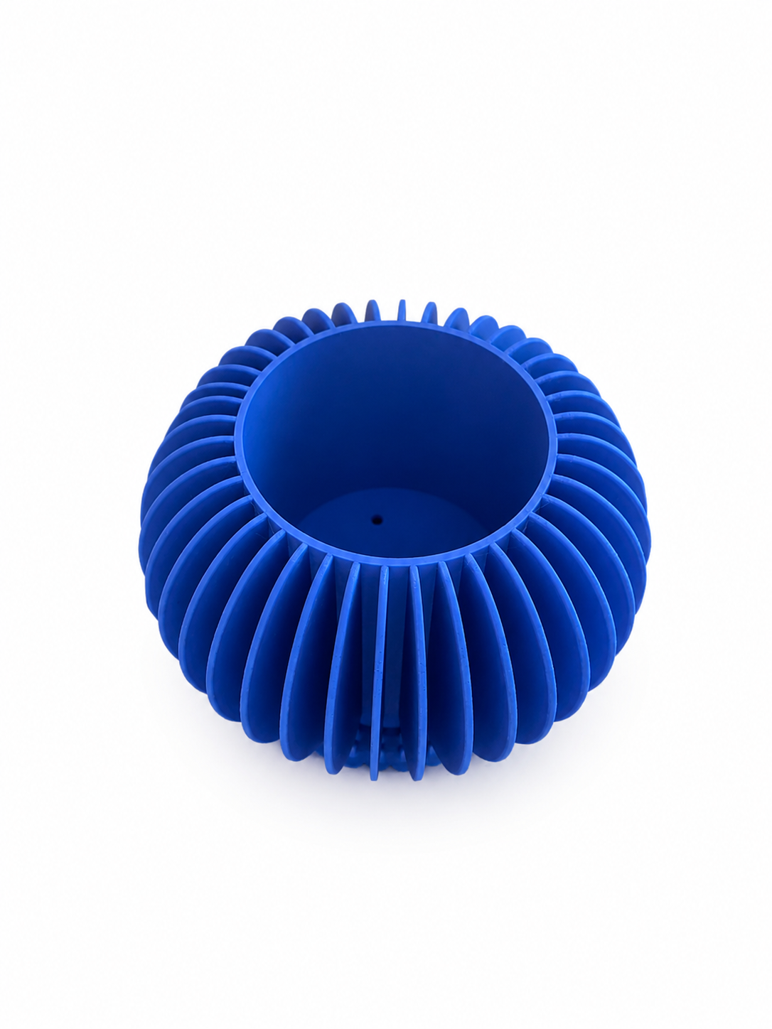 Vaso decorativo sferico stampato in 3D, arredo contemporaneo per interni.